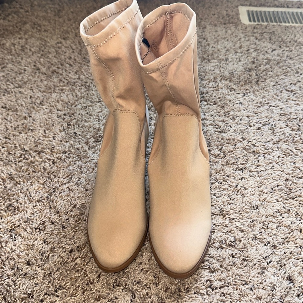 FOREVER 21 Booties